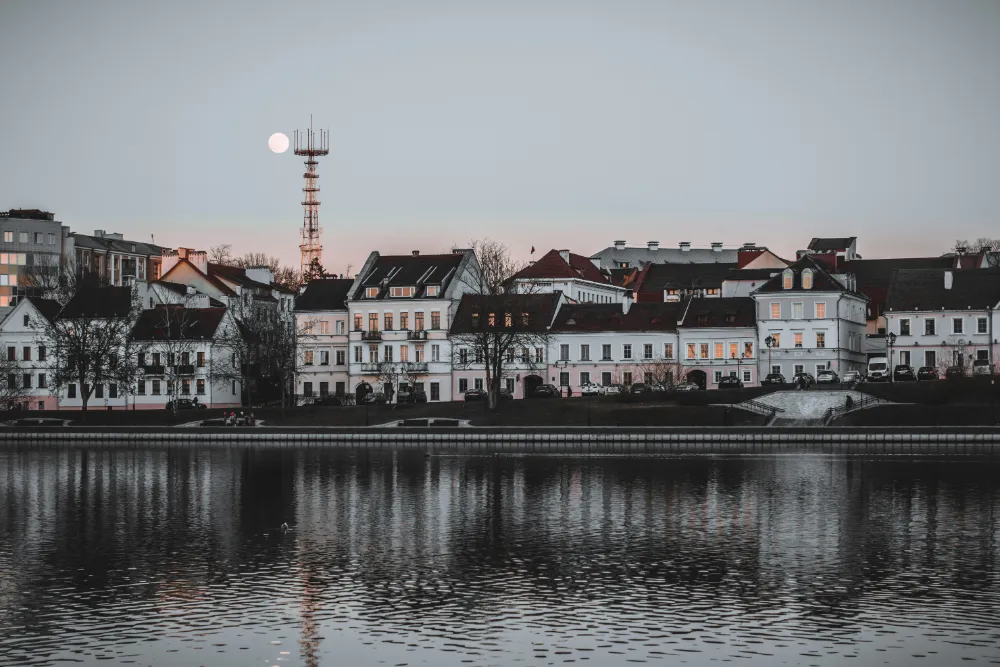 Traveler using eSIM in Belarus