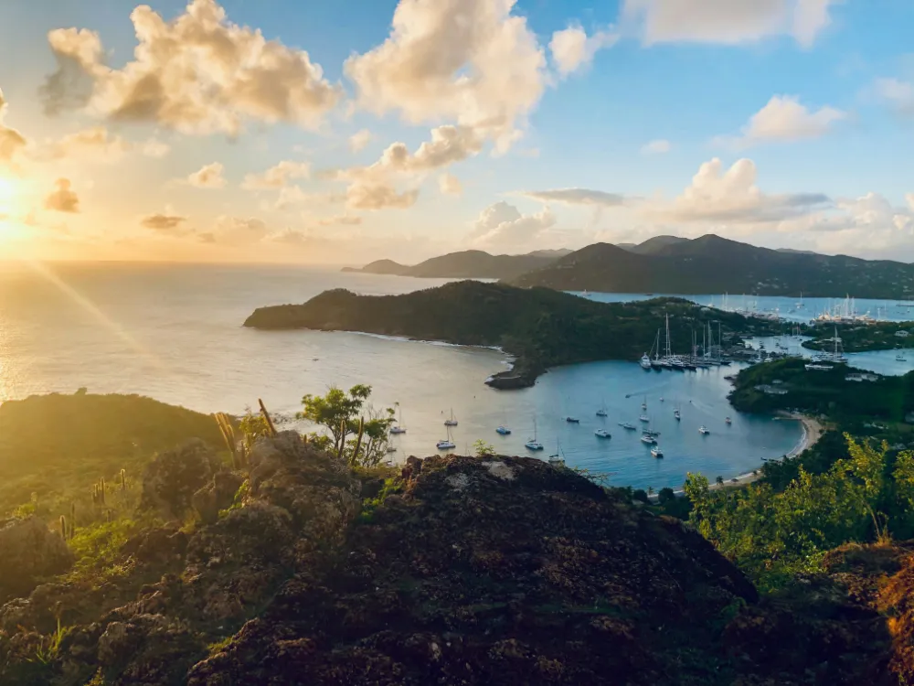 Traveler using eSIM in Antigua And Barbuda