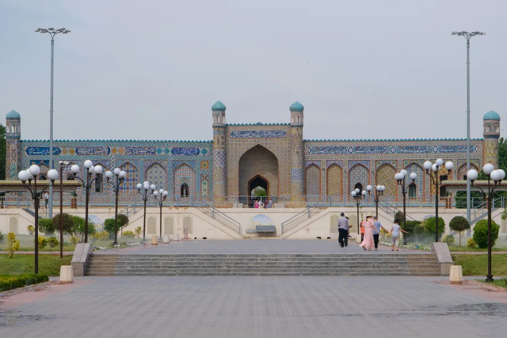 Traveler using eSIM in Uzbekistan
