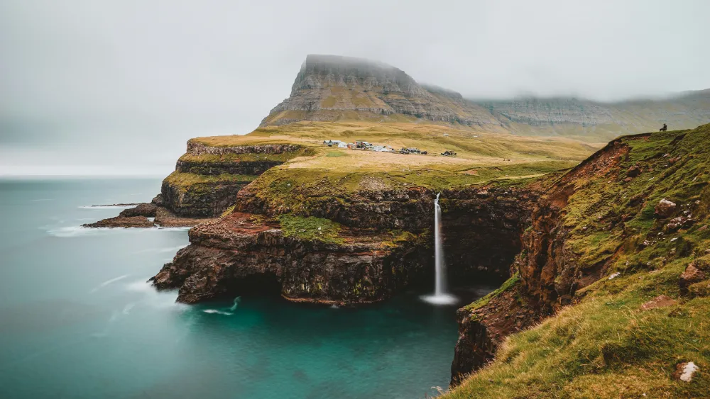 Traveler using eSIM in Faroe Islands