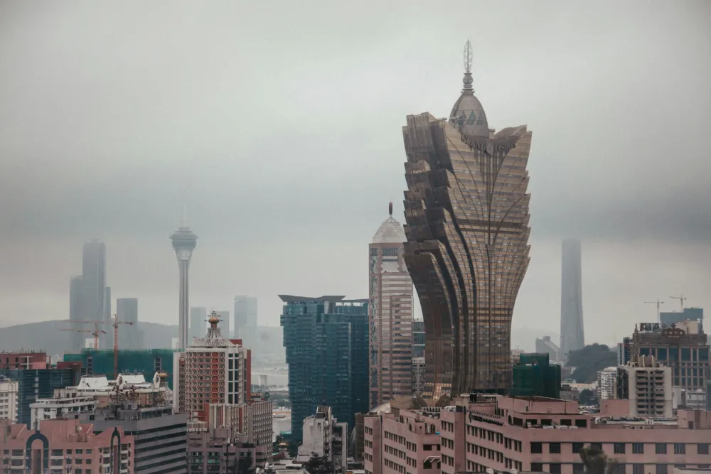 Traveler using eSIM in Macao