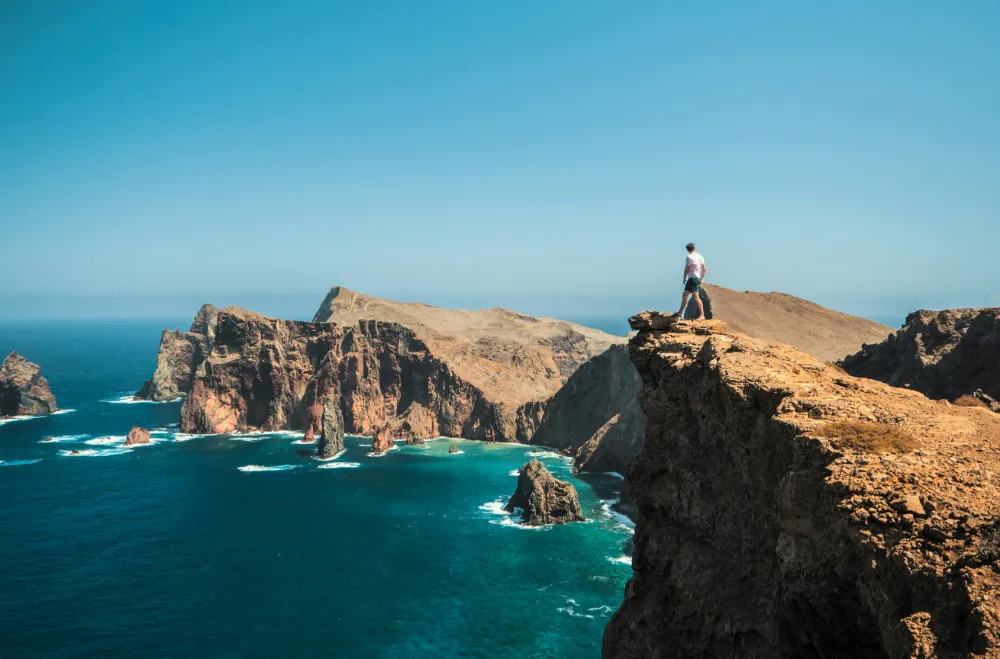Traveler using eSIM in Madeira