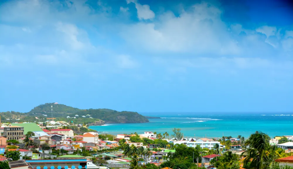 Traveler using eSIM in Martinique