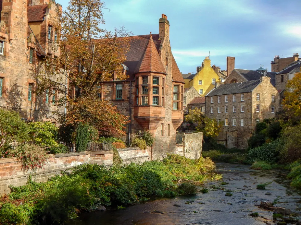 Traveler using eSIM in Scotland